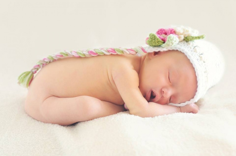 婴儿晚上睡觉不踏实一直翻来覆去的原因是什么该如何应对